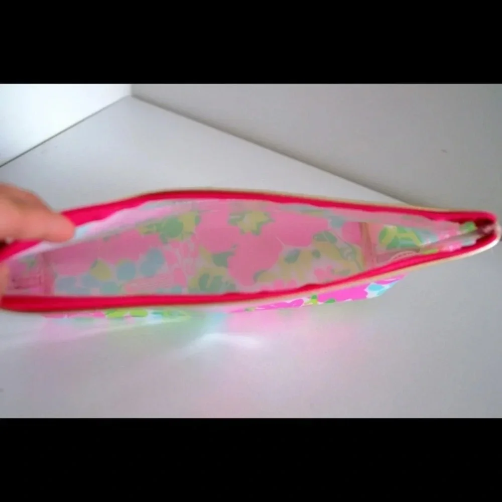 NWOT Lilly Pulitzer make up clutch